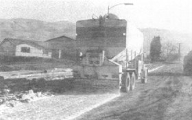 پخش آهک خشک با ماشین مجهز به سیستم هوای فشرده و هم زن مکانیکی پخش آهک خشک با ماشین مجهز به سیستم هوای فشرده و هم زن مکانیکی